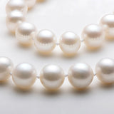 High Gloss White Pearl Necklace | Zohar 0 Chicy Boutique